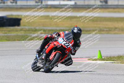 media/Apr-23-2022-Fastrack Riders (Sat) [[cb2d6ae73d]]/LEVEL 4/1PM TURN 6 OUTSIDE/